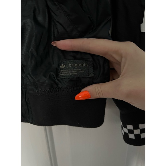 Vintage Adidas Windbreaker. Size XS. Only worn once. - Picture 4 of 7
